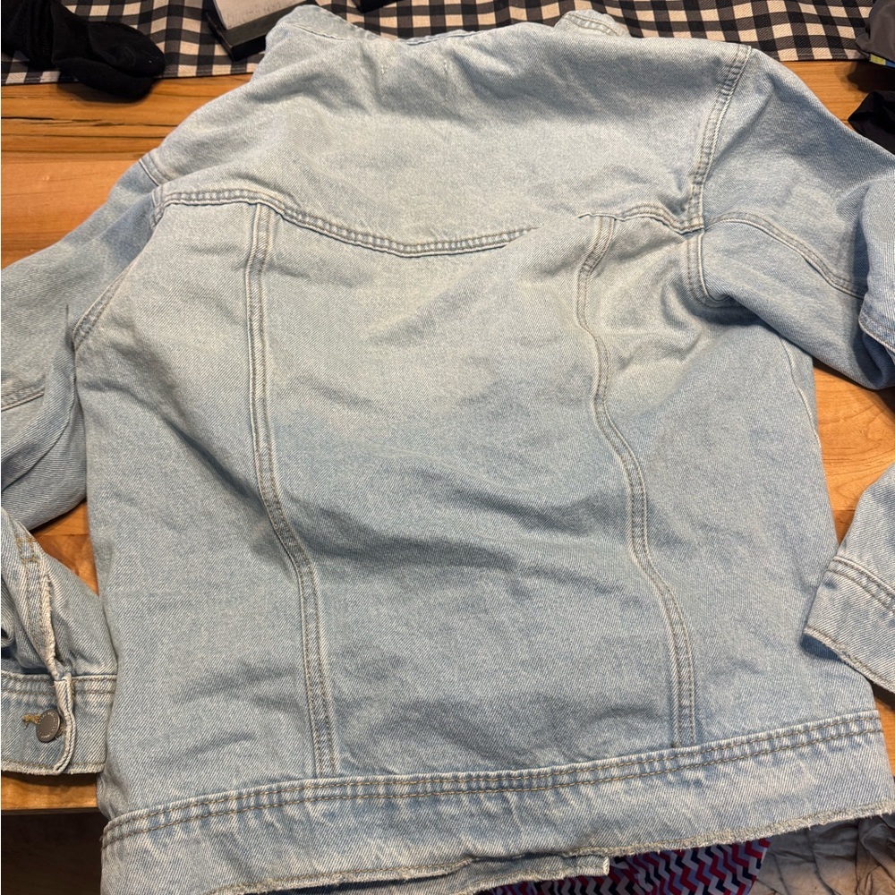 Universal Thread Light Wash Denim Jacket - Picture 4 of 4